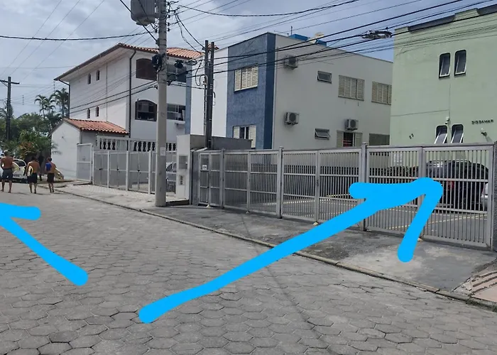 Apto térreo em Ubatuba, a 50 metros do mar
